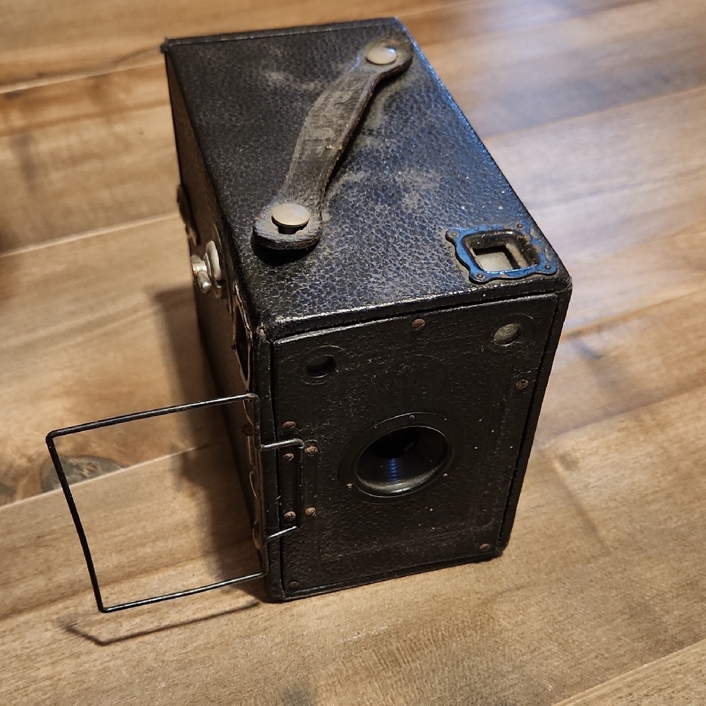 Vintage Ensign Box Camera 2 1/2 Ensign Speedy Film. As Is Condition.